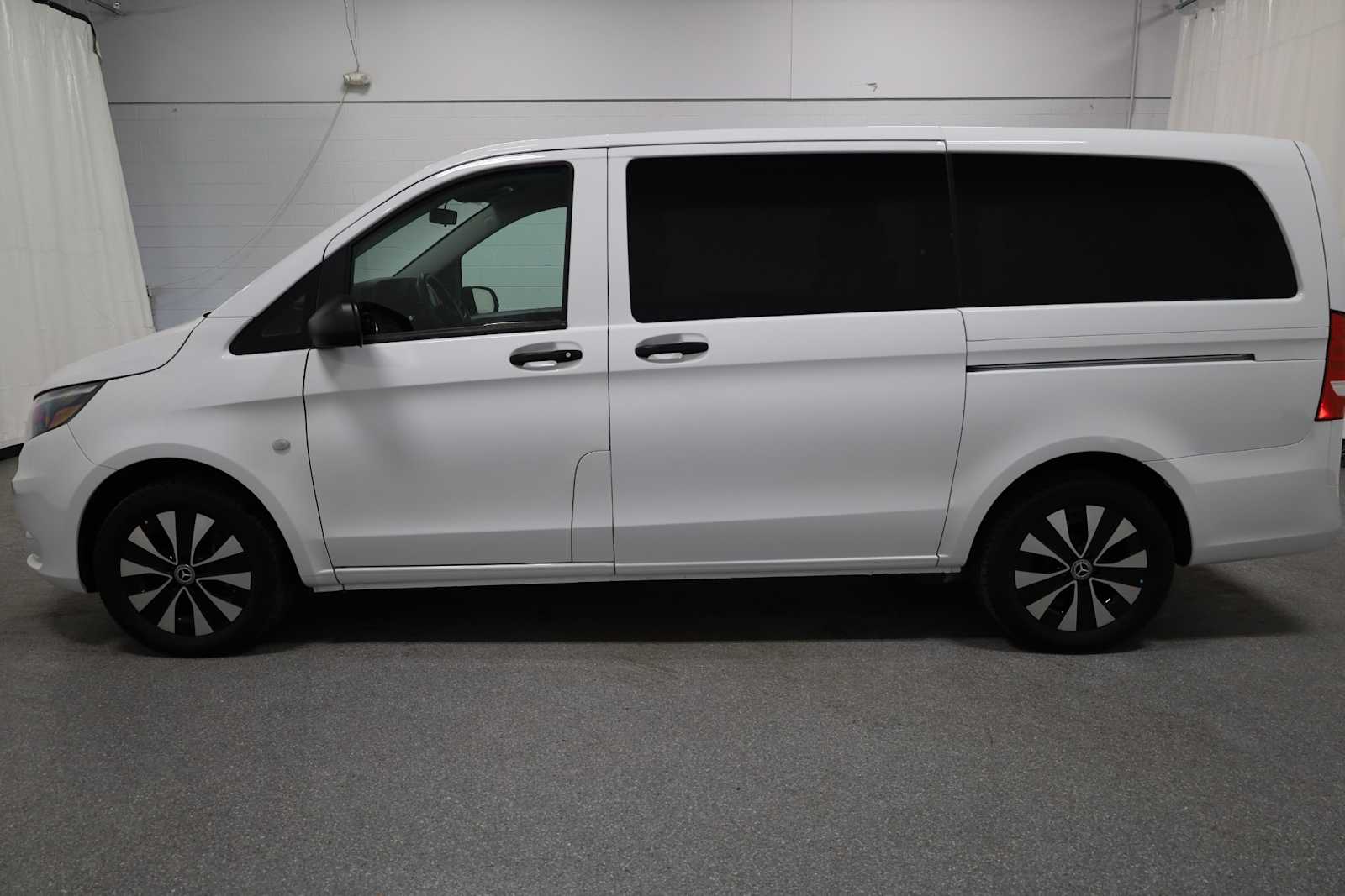2022 Mercedes Benz Metris photo 2