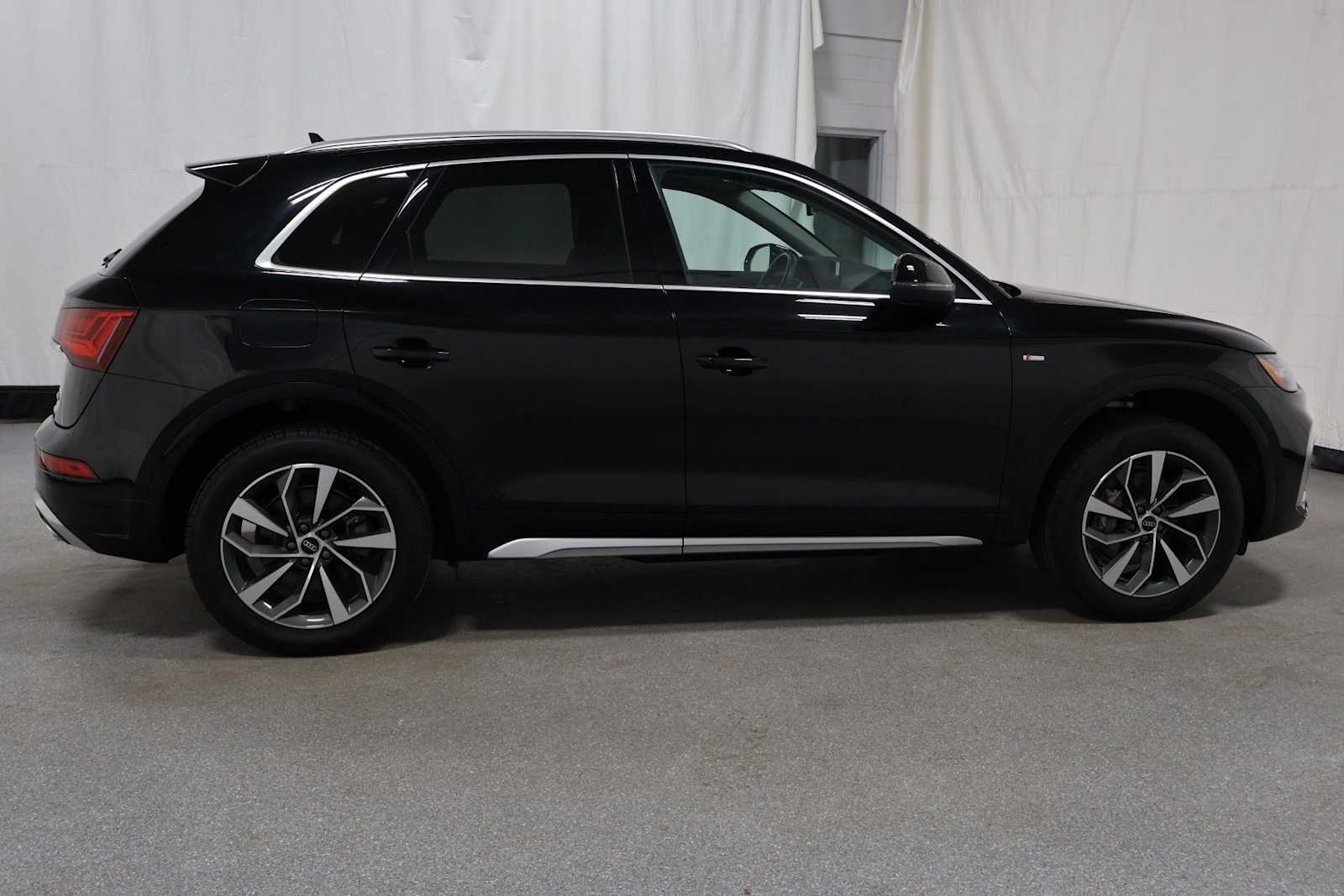 Thumbnail: 2023 Audi Q5 - 10