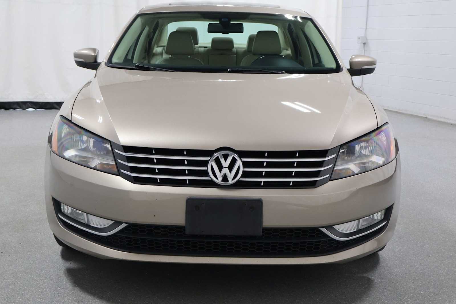 Thumbnail: 2015 Volkswagen Passat - 14