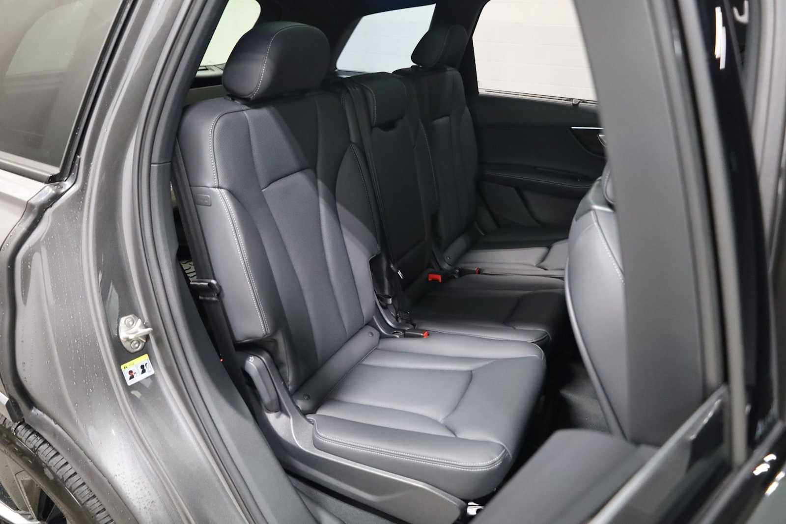 Thumbnail: 2026 Audi Q7 - 35