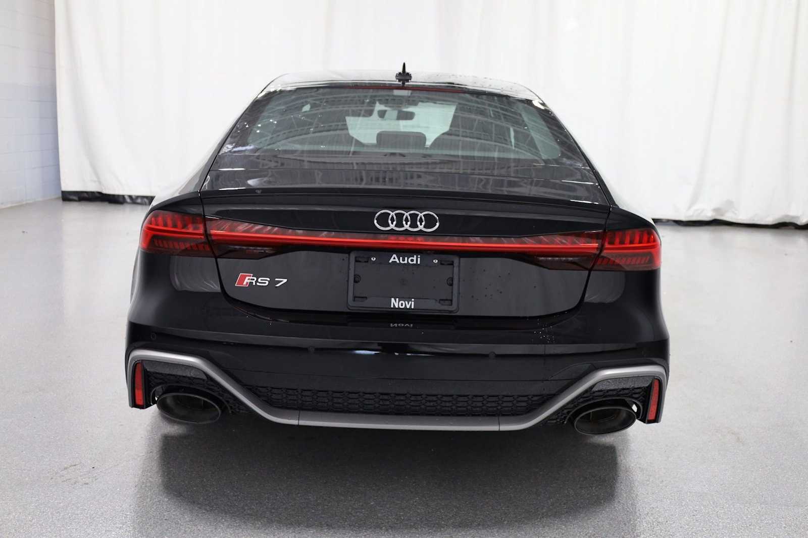 Thumbnail: 2026 Audi RS 7 - 7