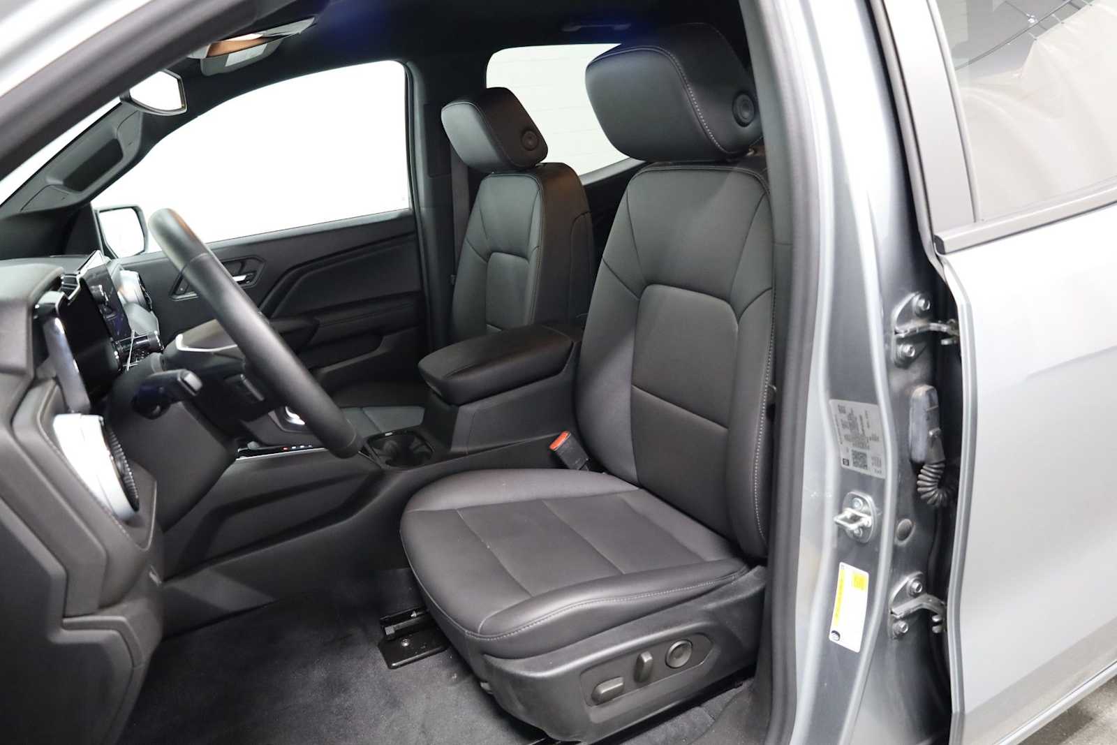 Thumbnail: 2023 Chevrolet Colorado - 5