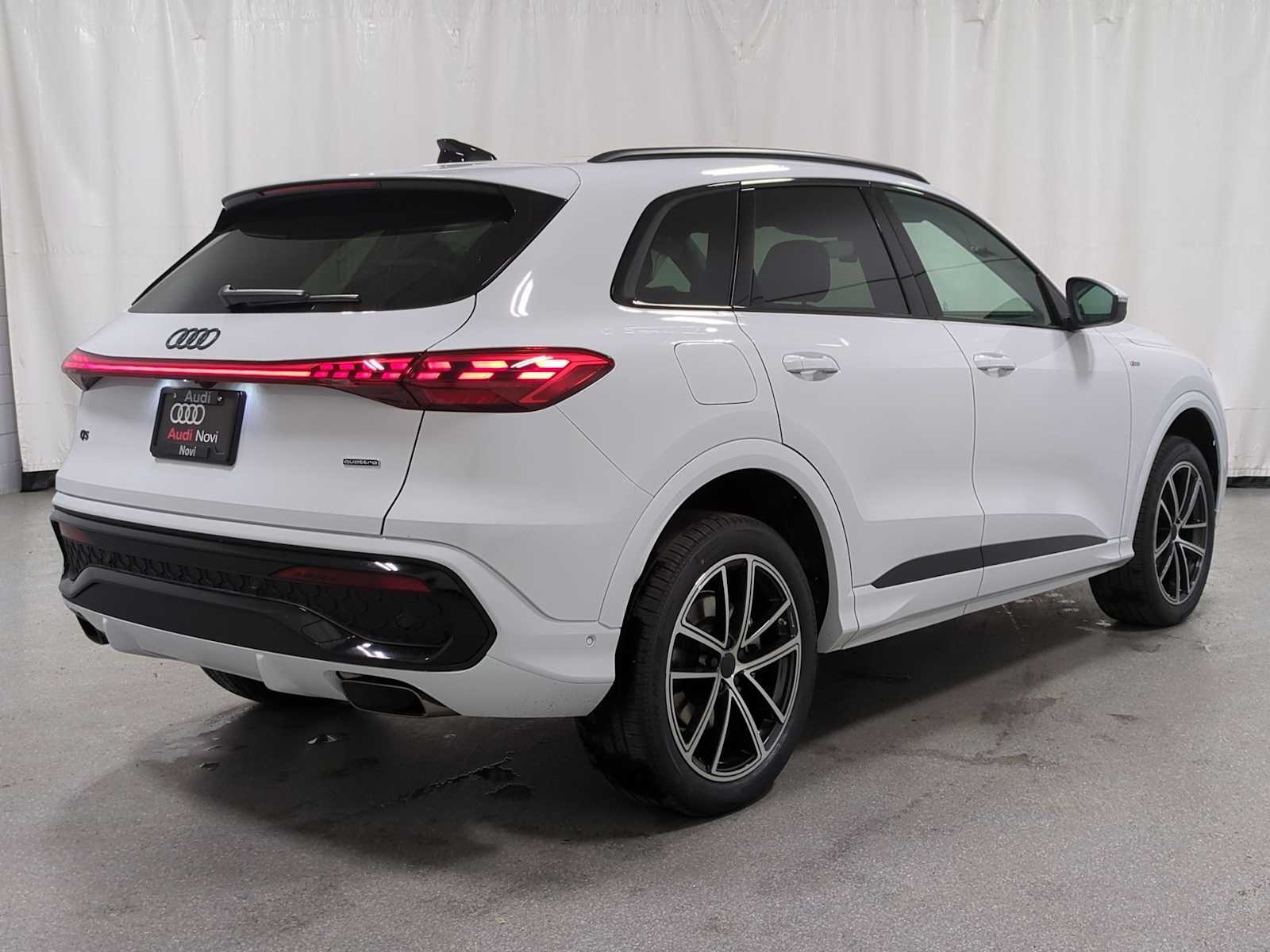 Thumbnail: 2026 Audi Q5 - 9