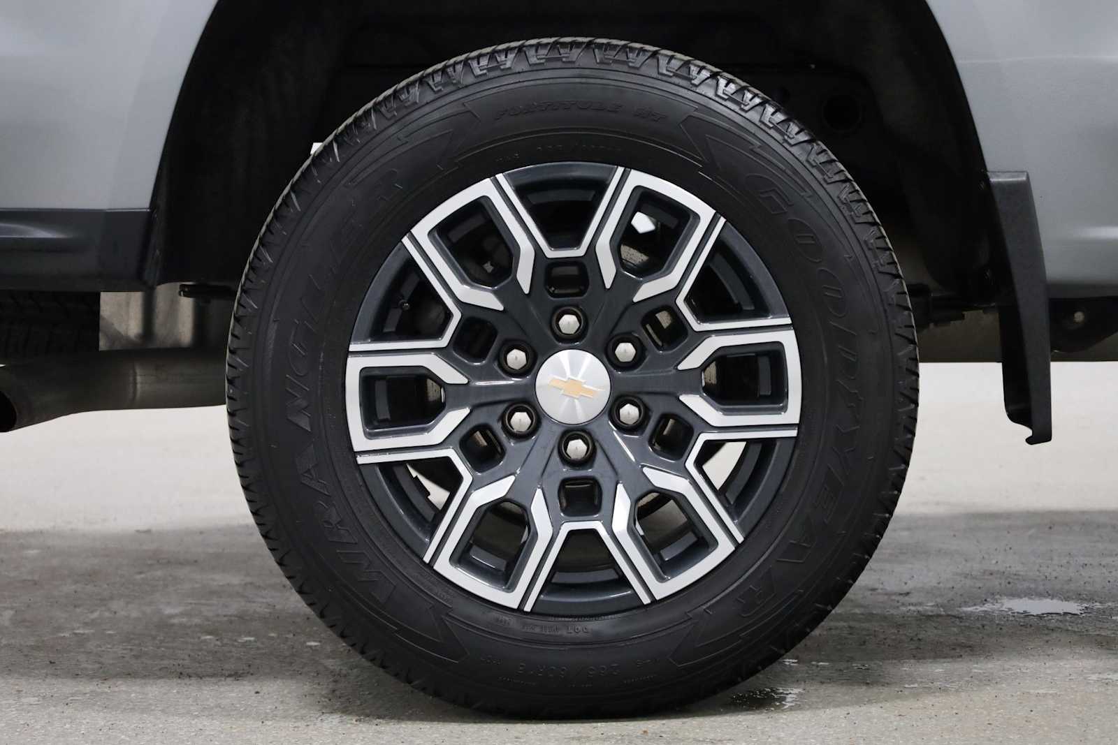 Thumbnail: 2023 Chevrolet Colorado - 34