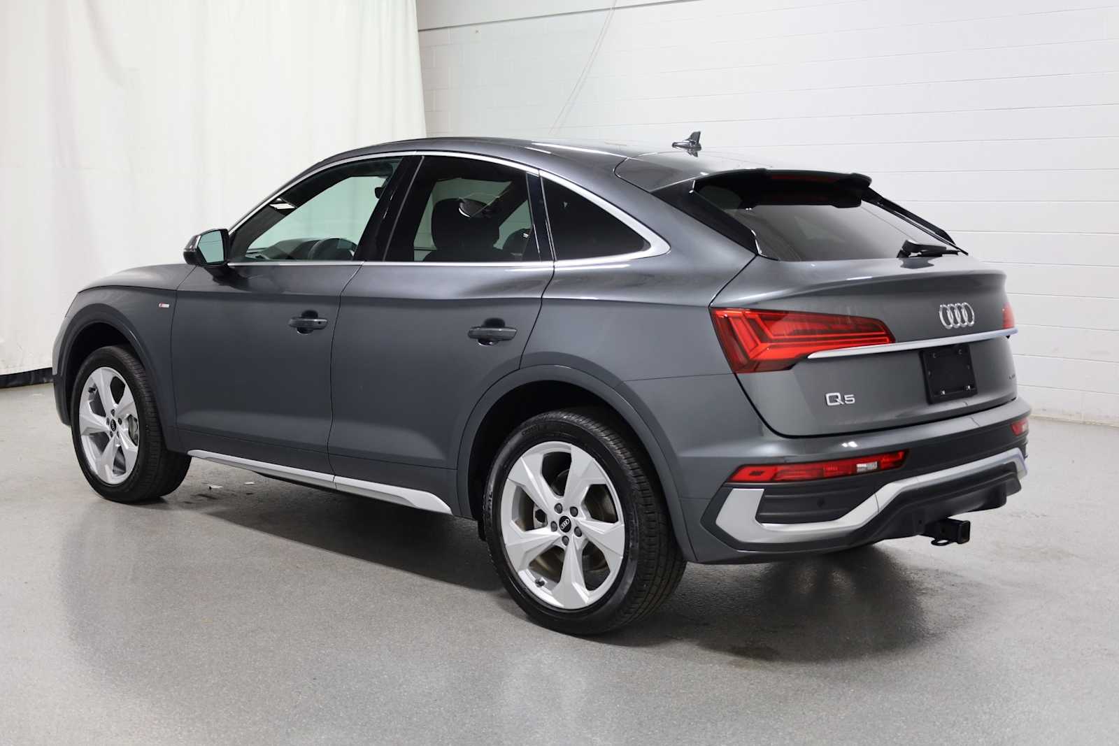 2023 Audi Q5 Sportback 45 S line Premium photo 2