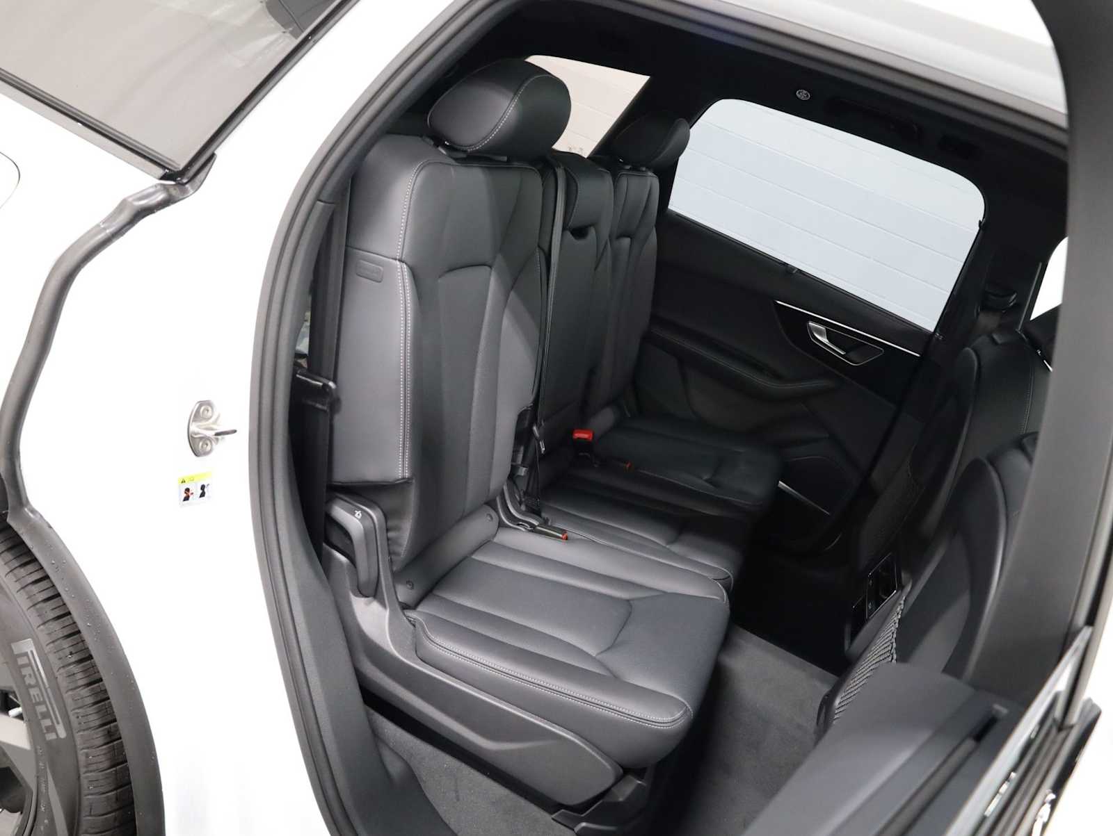 Thumbnail: 2026 Audi Q7 - 35