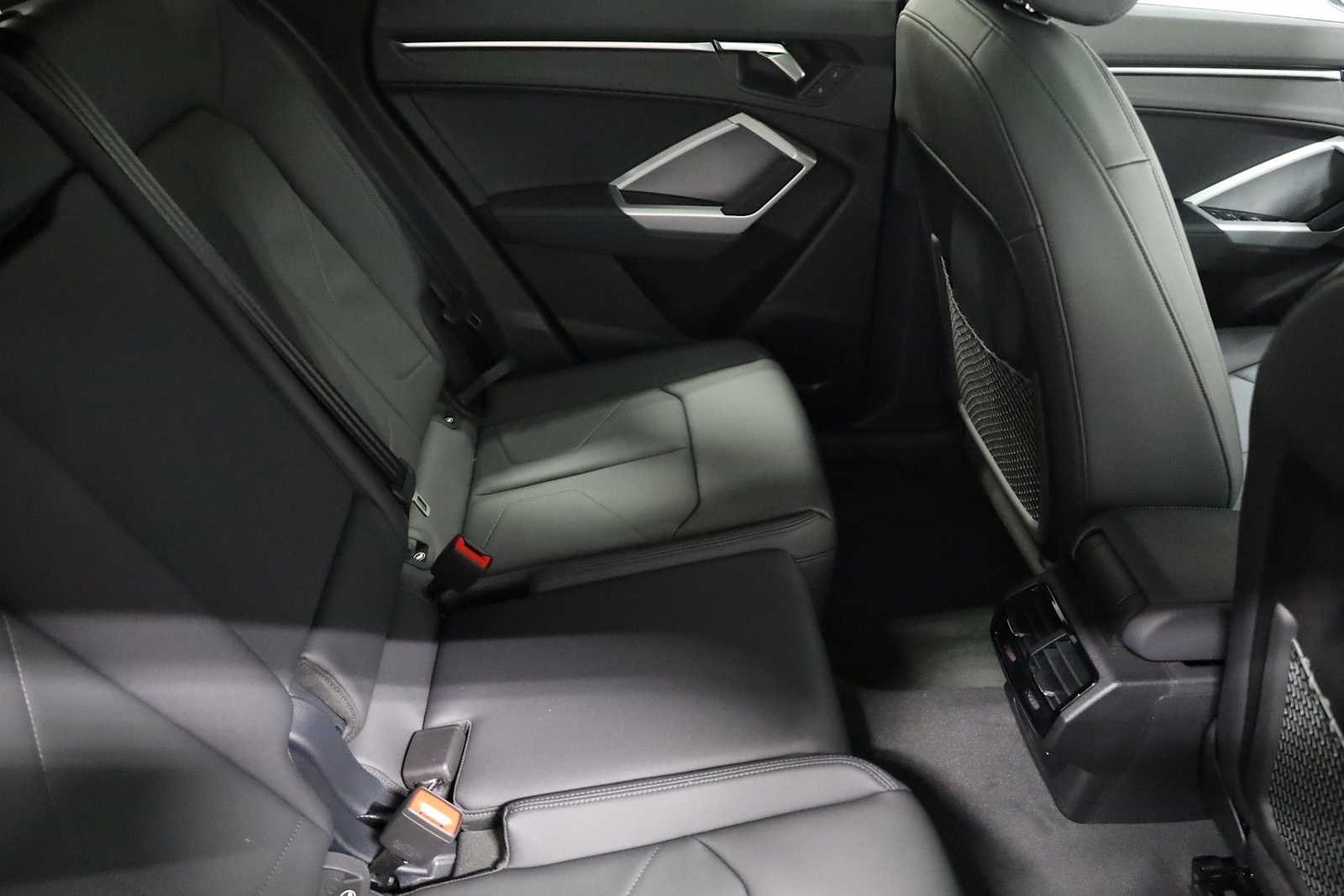 Thumbnail: 2025 Audi Q3 - 33