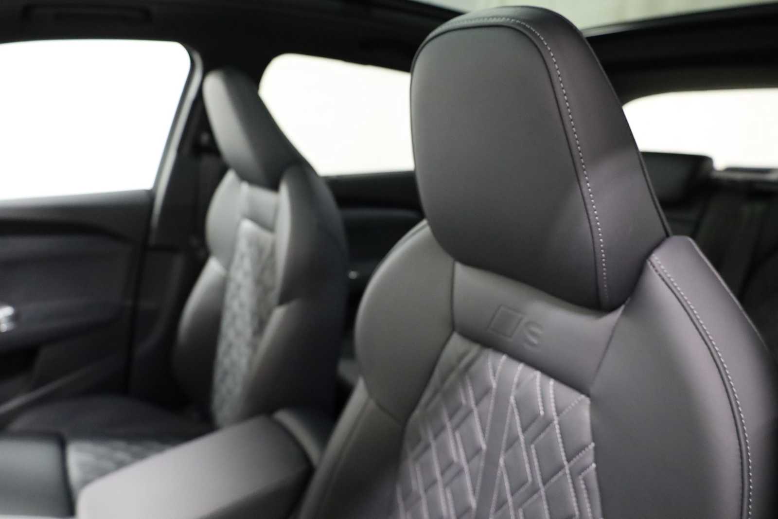 Thumbnail: 2025 Audi SQ5 - 18