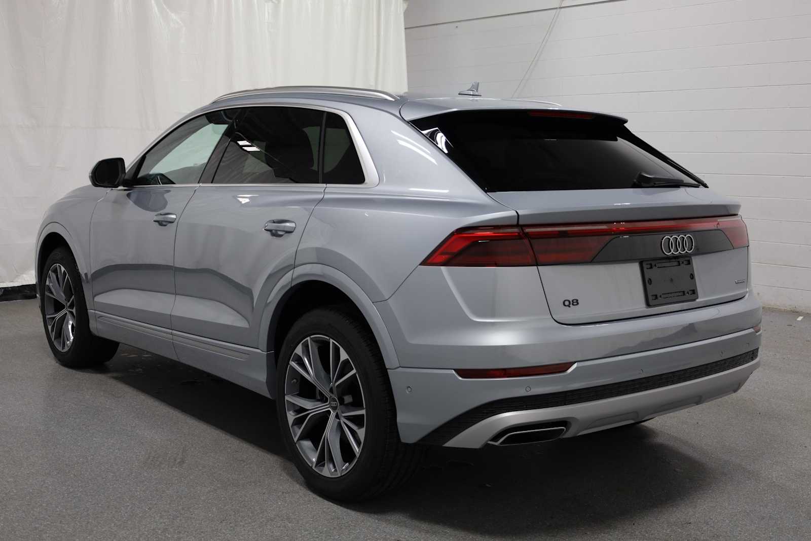 Thumbnail: 2025 Audi Q8 - 3
