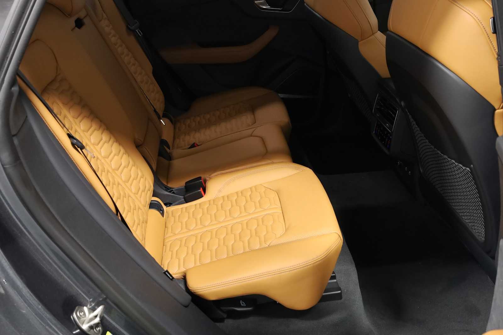 Thumbnail: 2025 Audi RS Q8 - 30