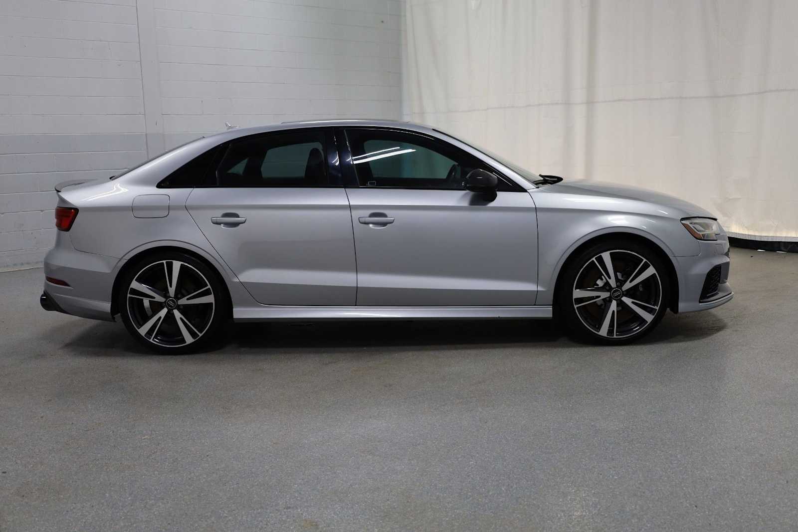 Thumbnail: 2018 Audi RS 3 - 11