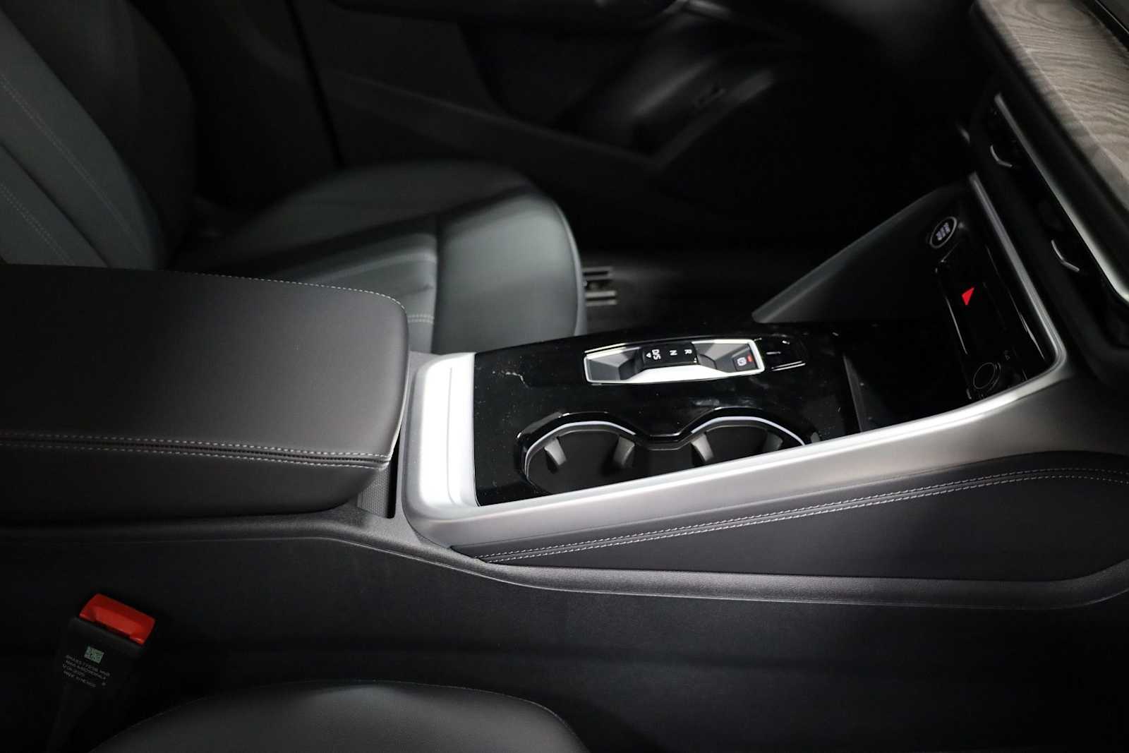 Thumbnail: 2025 Audi Q5 - 20