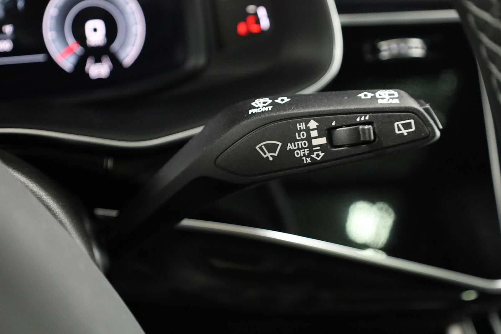 Thumbnail: 2026 Audi Q8 - 27