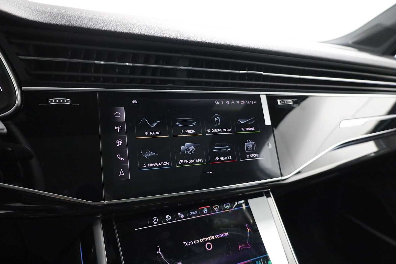 Thumbnail: 2026 Audi Q7 - 30