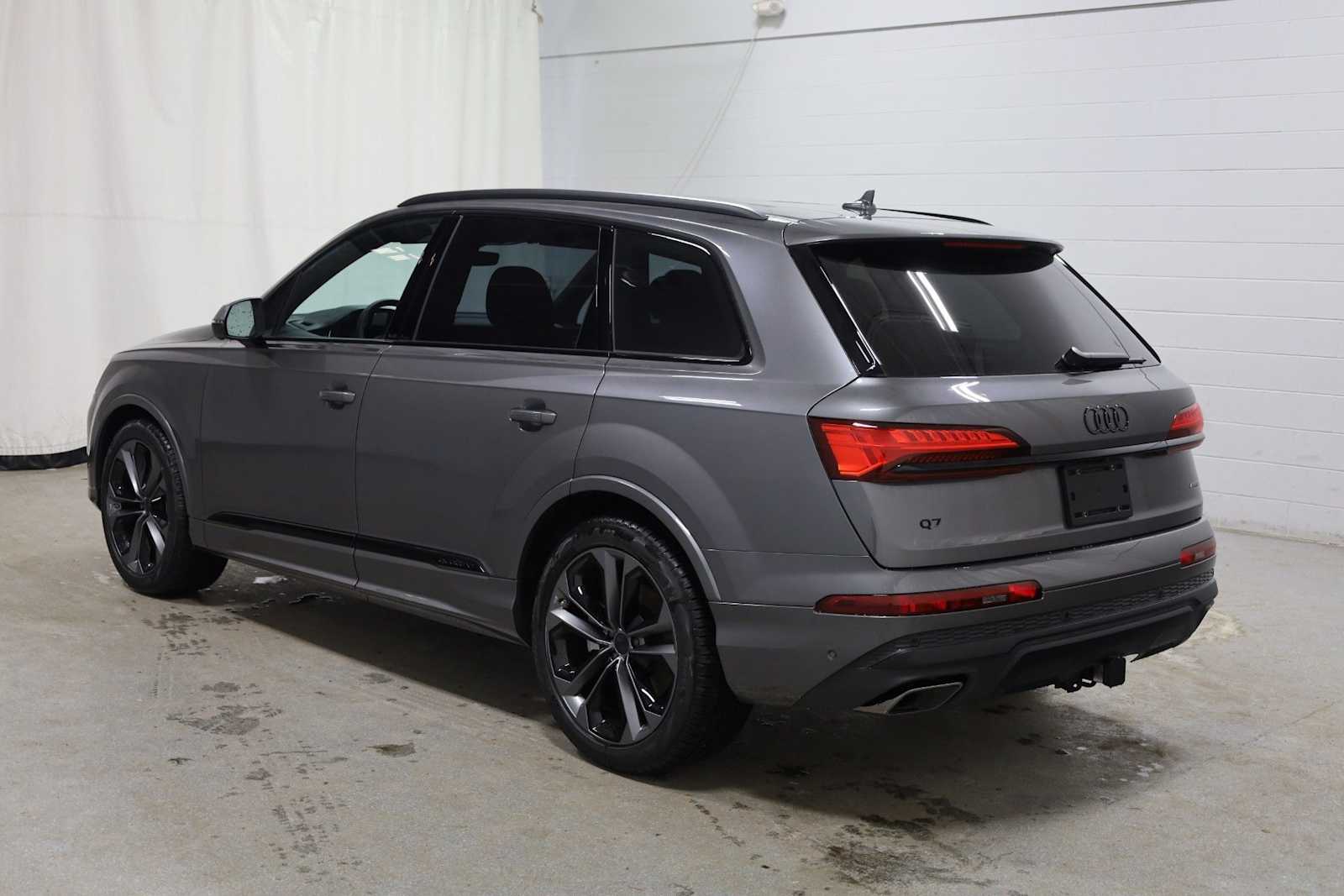Thumbnail: 2026 Audi Q7 - 3