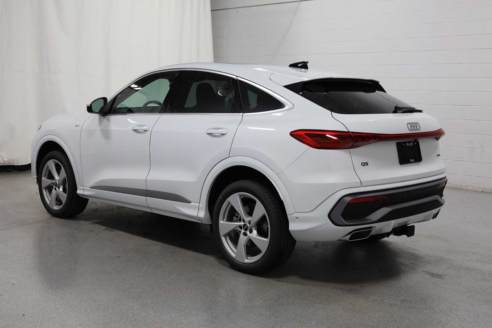 Thumbnail: 2025 Audi Q5 - 3