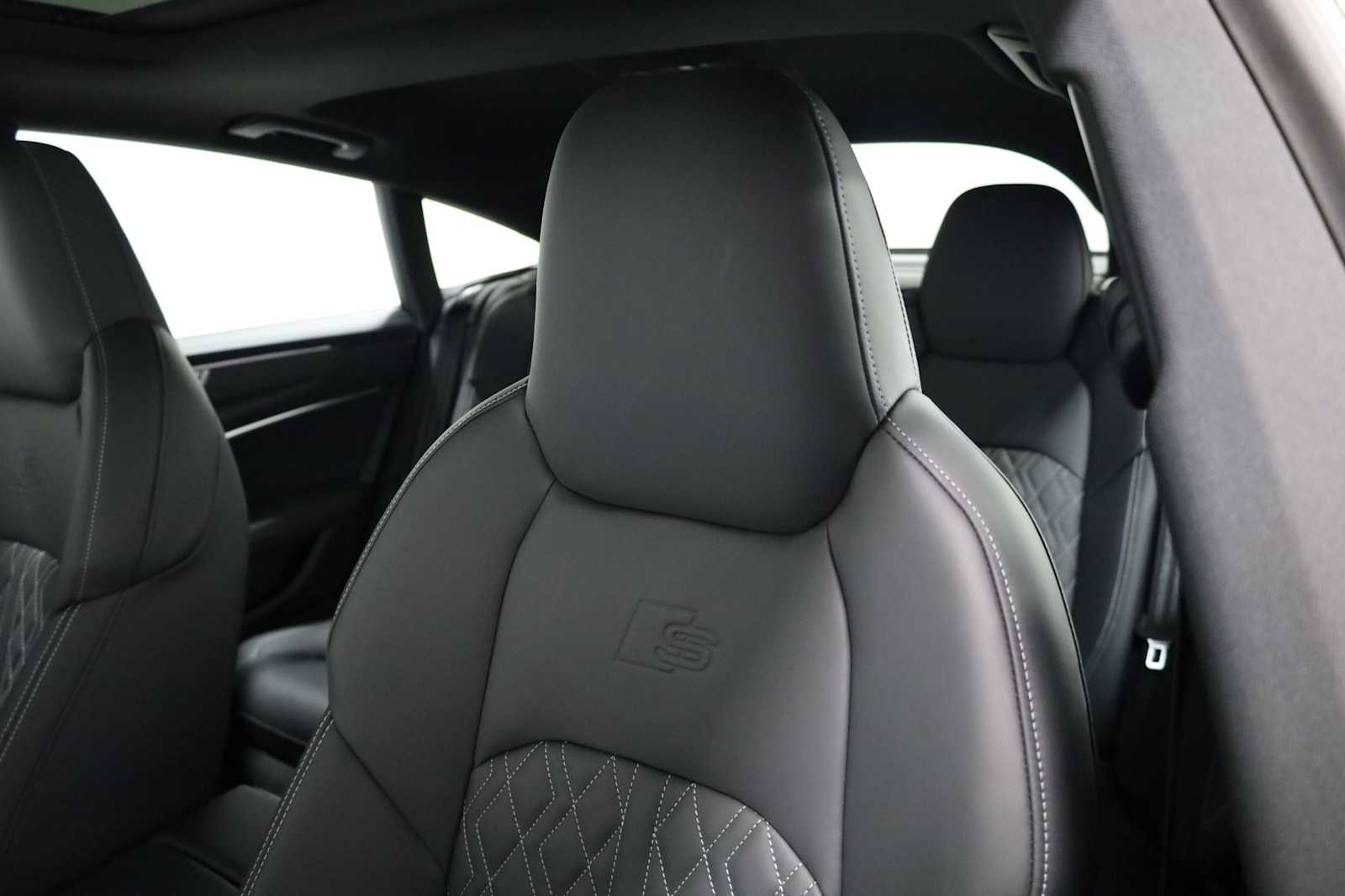 Thumbnail: 2025 Audi S7 - 12