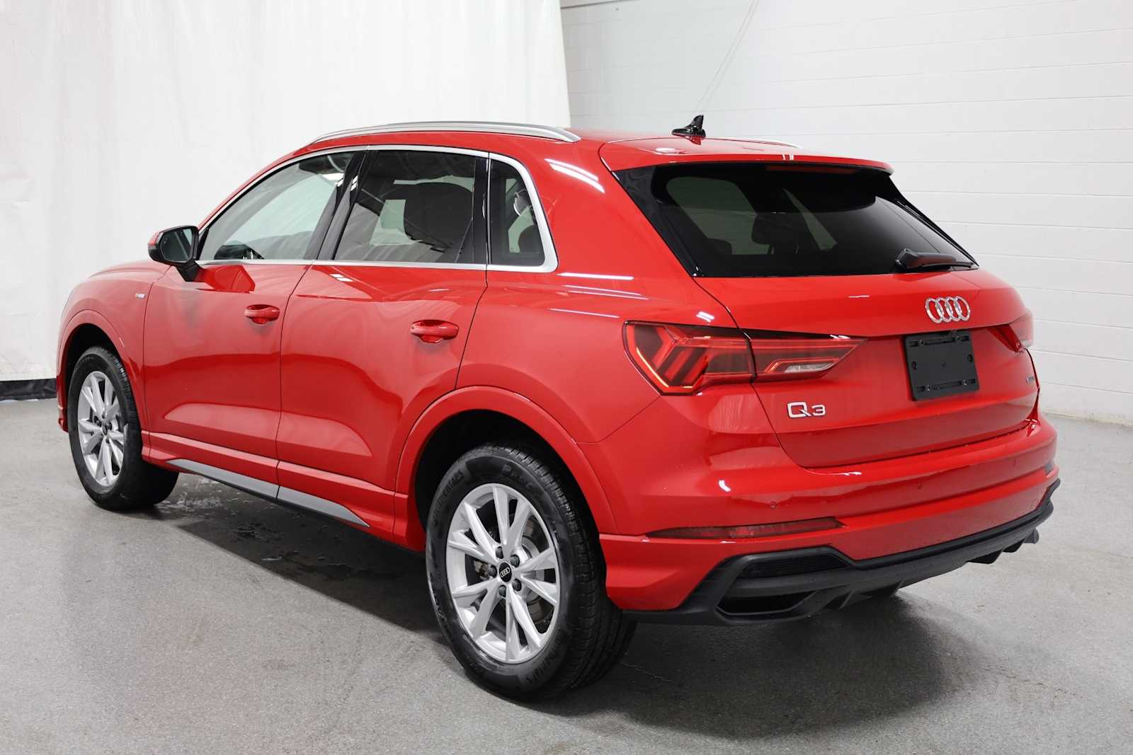 Thumbnail: 2025 Audi Q3 - 3