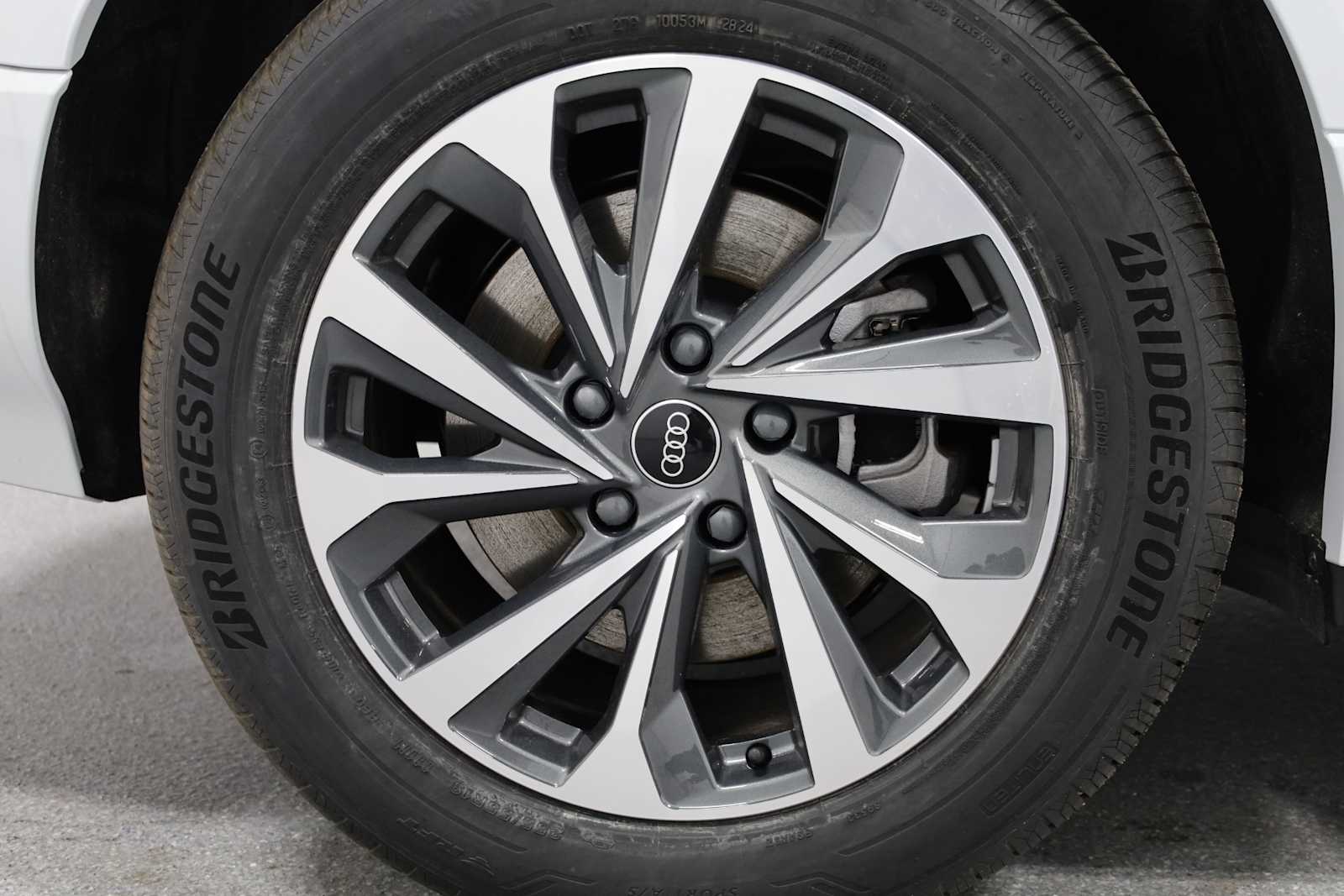 Thumbnail: 2025 Audi Q6 e-tron - 35