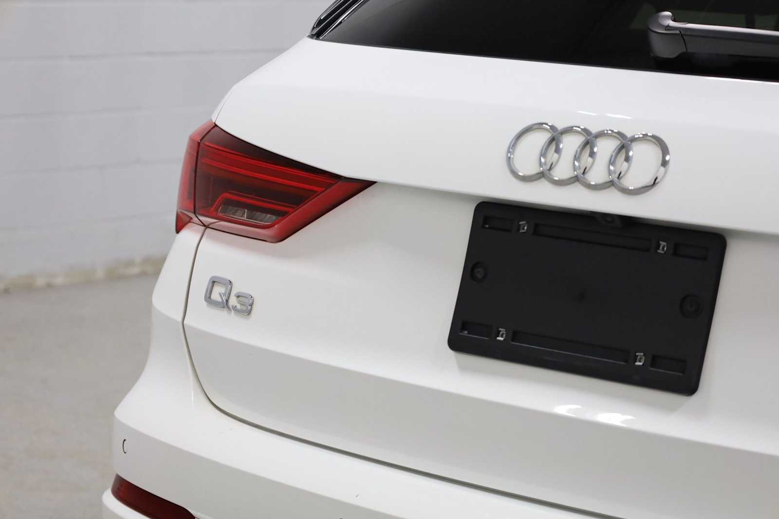 Thumbnail: 2023 Audi Q3 - 8