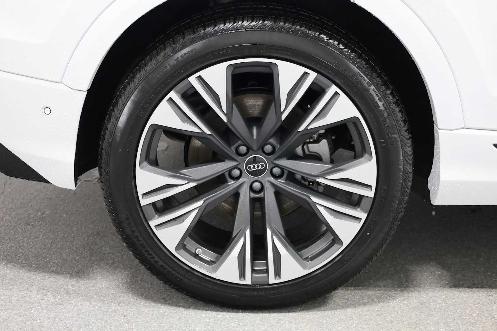 Thumbnail: 2026 Audi Q8 - 35