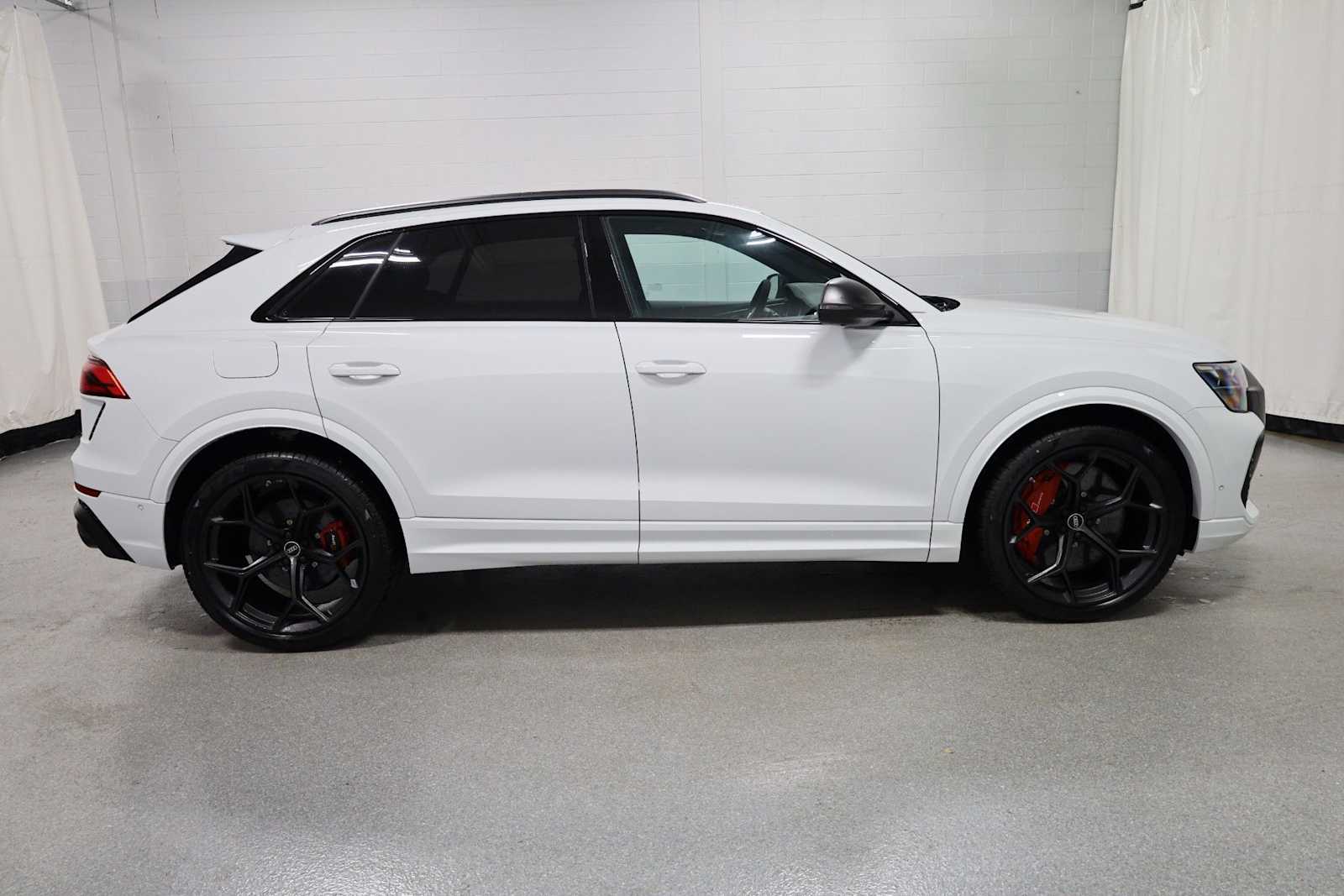 Thumbnail: 2026 Audi RS Q8 - 10