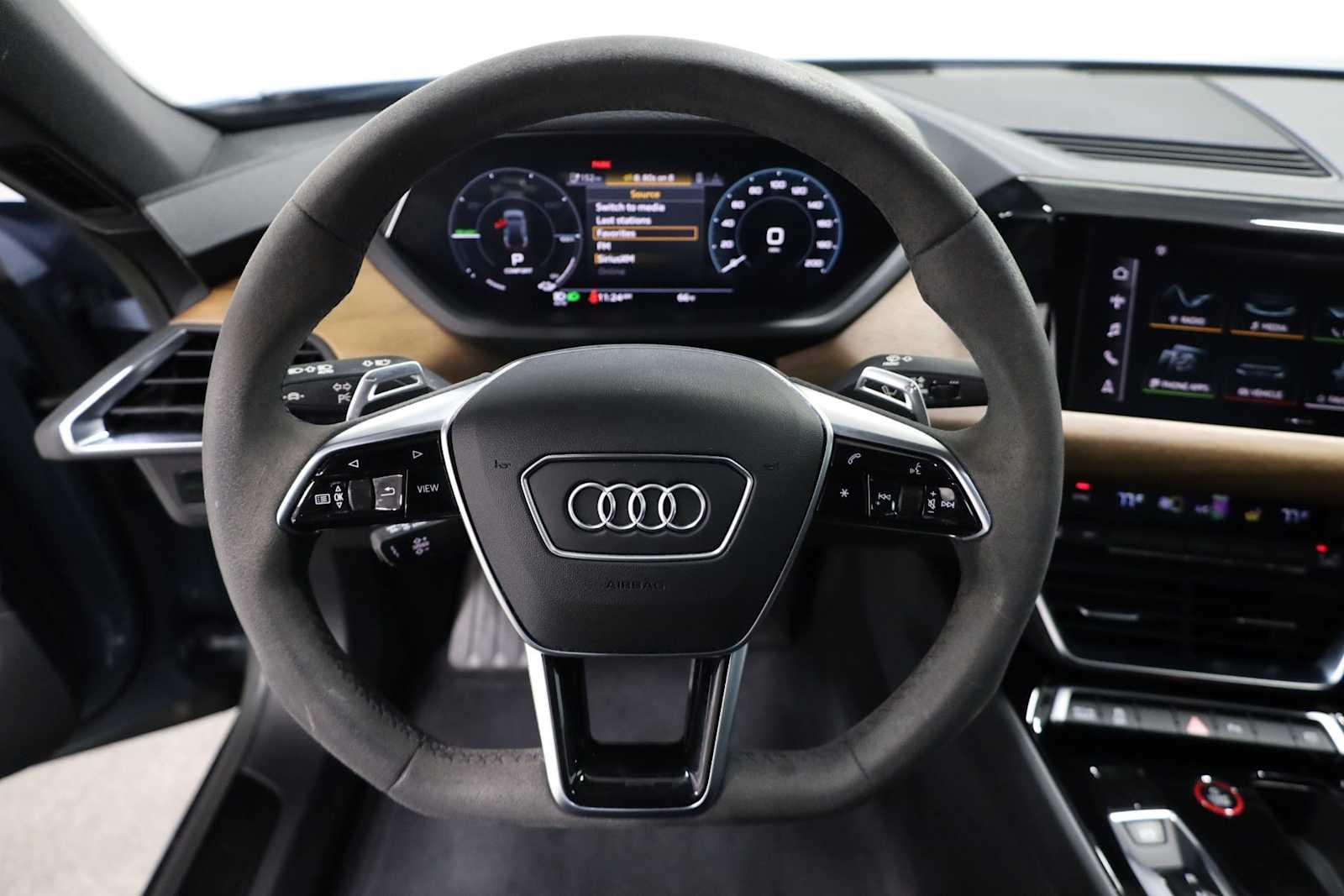Thumbnail: 2023 Audi e-tron GT - 23