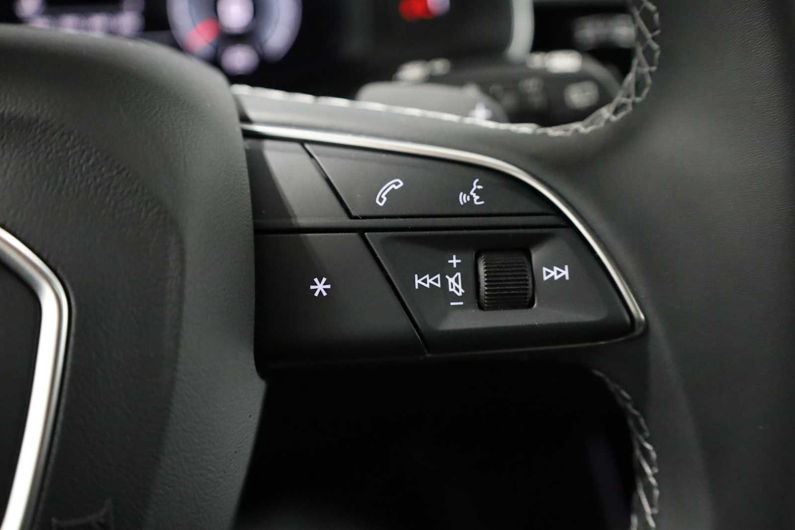 Thumbnail: 2026 Audi Q8 - 26