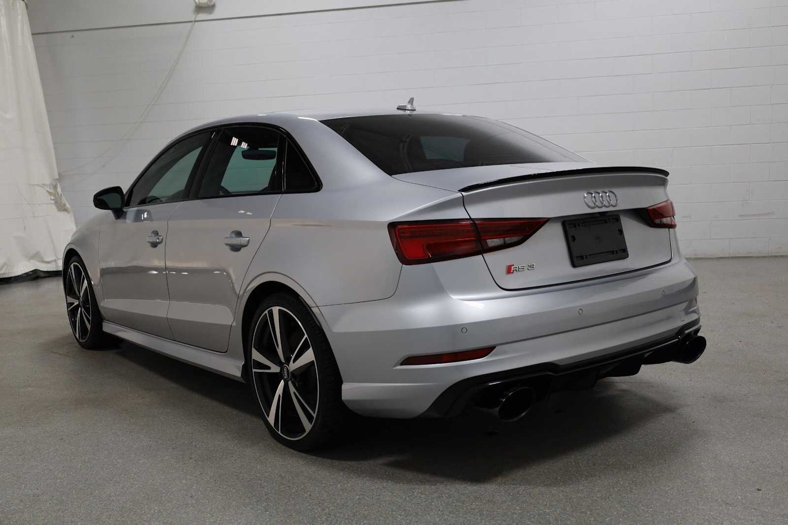 Thumbnail: 2018 Audi RS 3 - 3