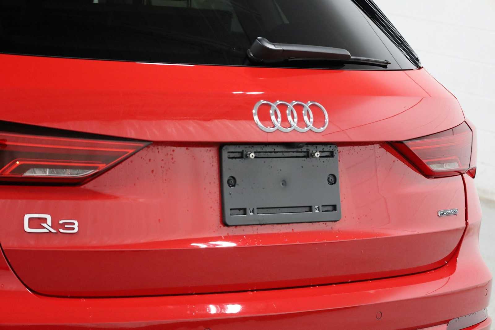 Thumbnail: 2025 Audi Q3 - 8
