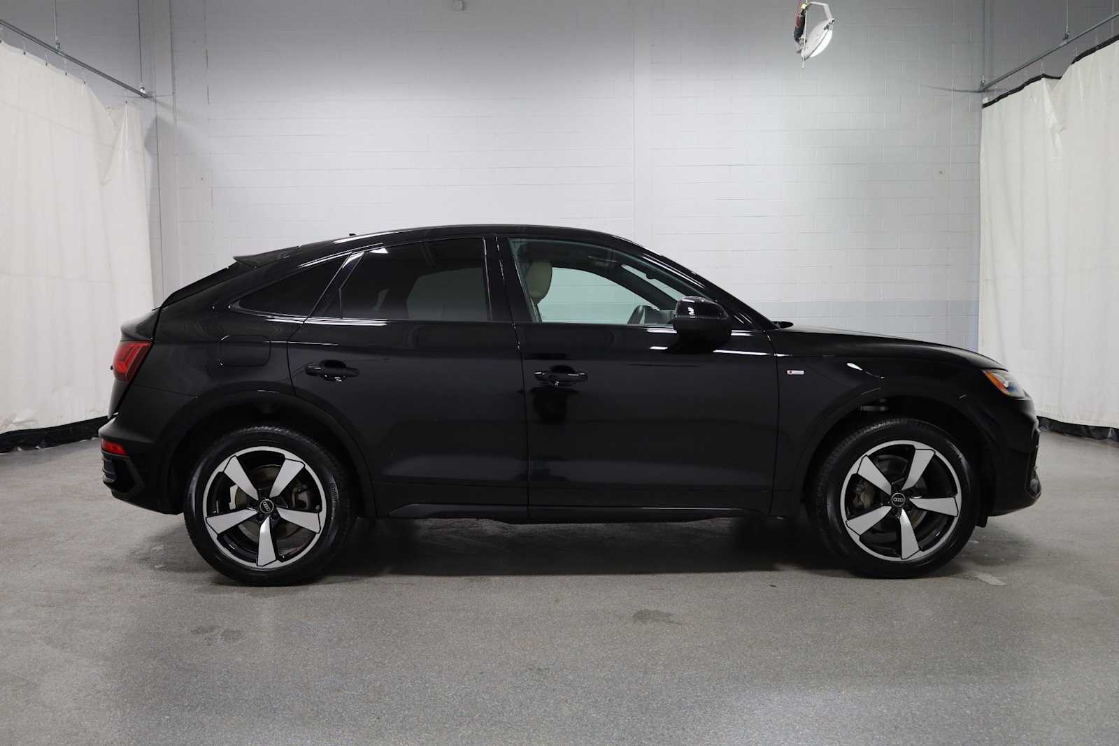 Thumbnail: 2023 Audi Q5 - 10