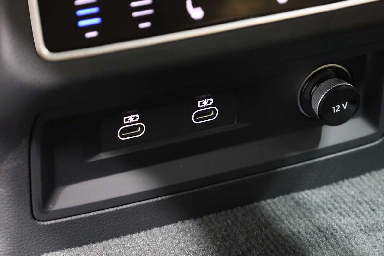 Thumbnail: 2026 Audi RS 6 - 33