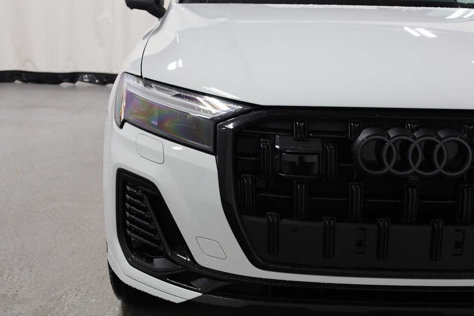 Thumbnail: 2026 Audi Q7 - 15