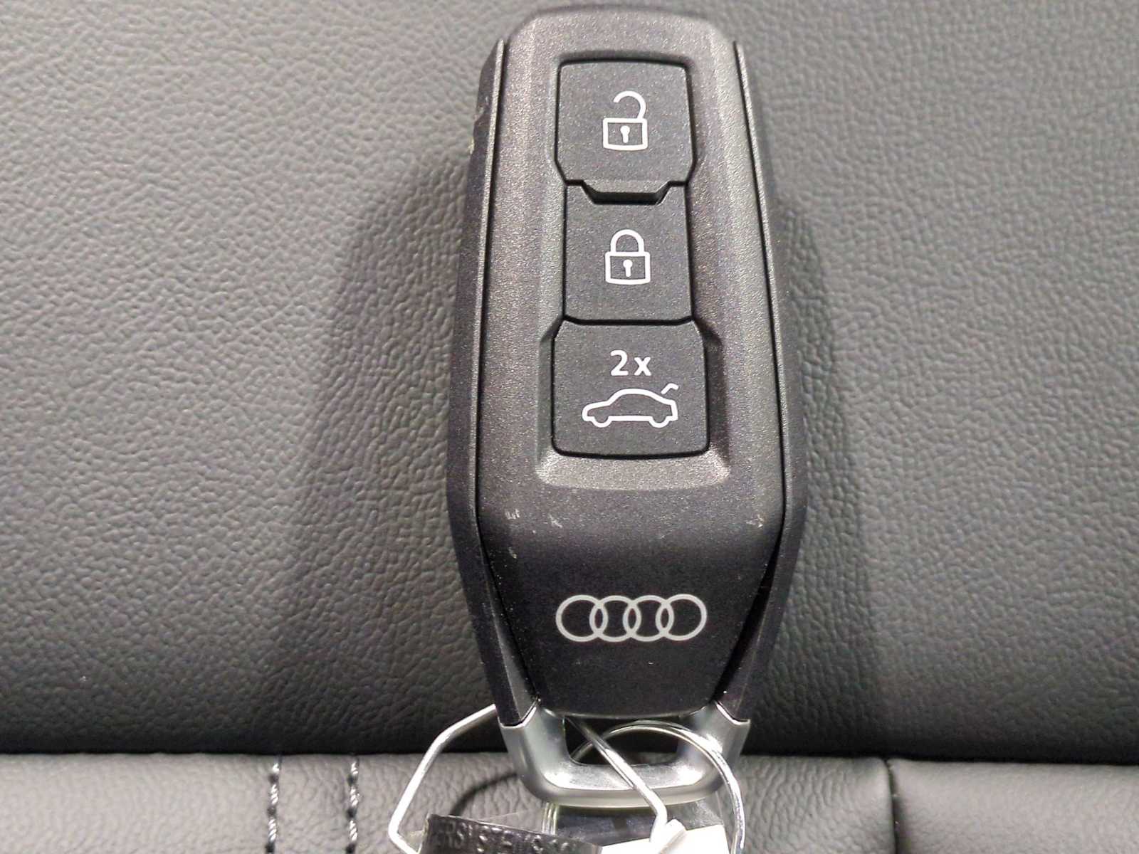 Thumbnail: 2025 Audi Q5 - 30