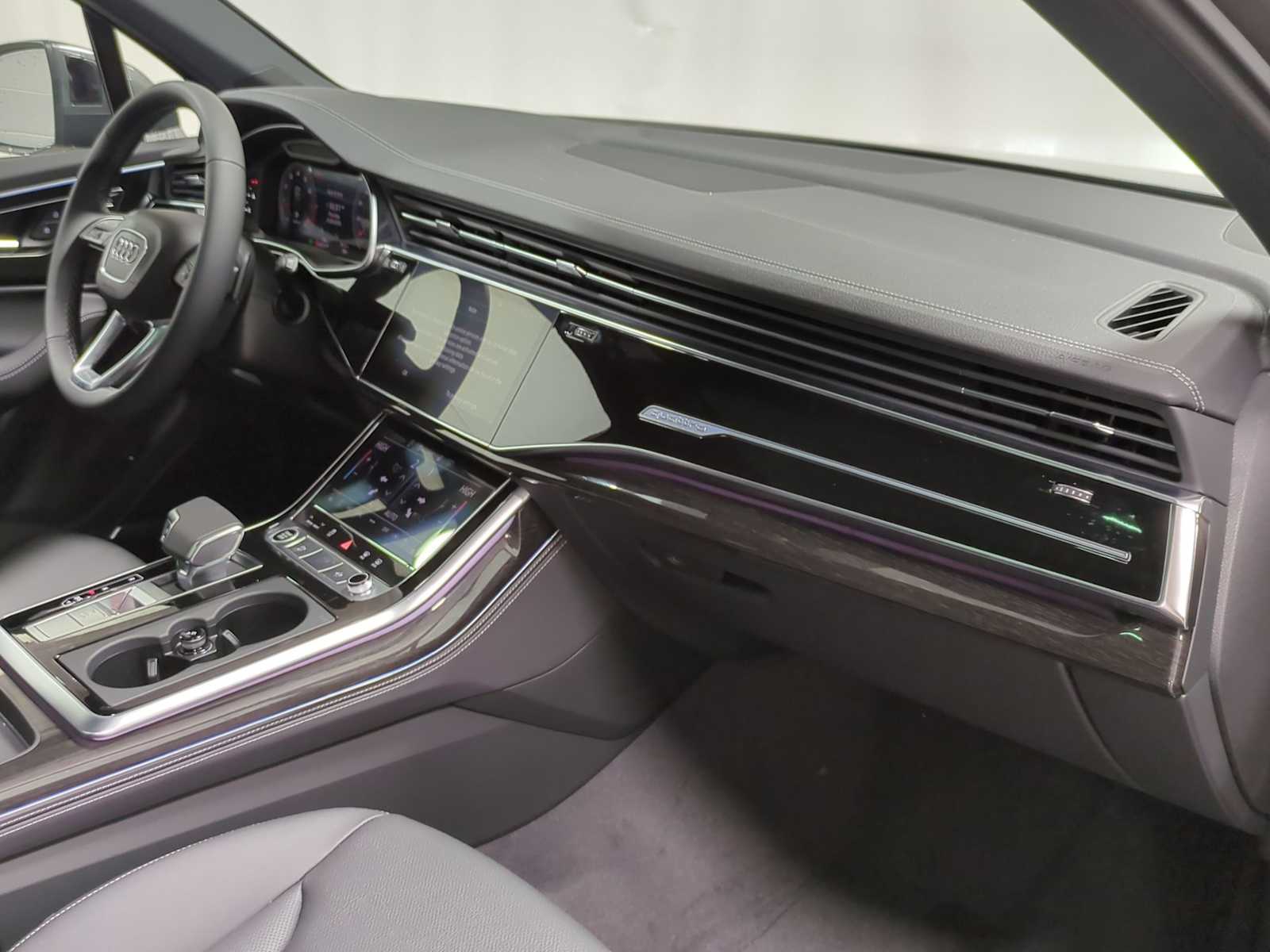 Thumbnail: 2026 Audi Q7 - 6