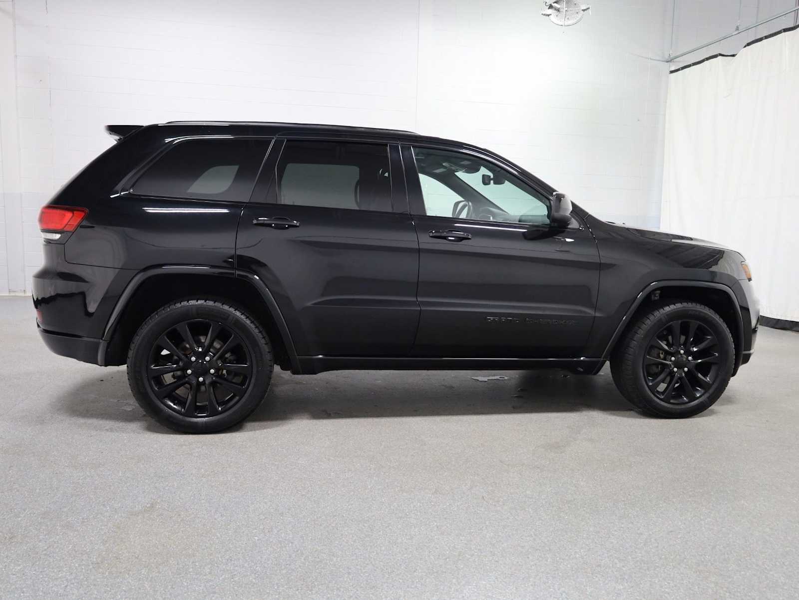 Thumbnail: 2019 Jeep Grand Cherokee - 10