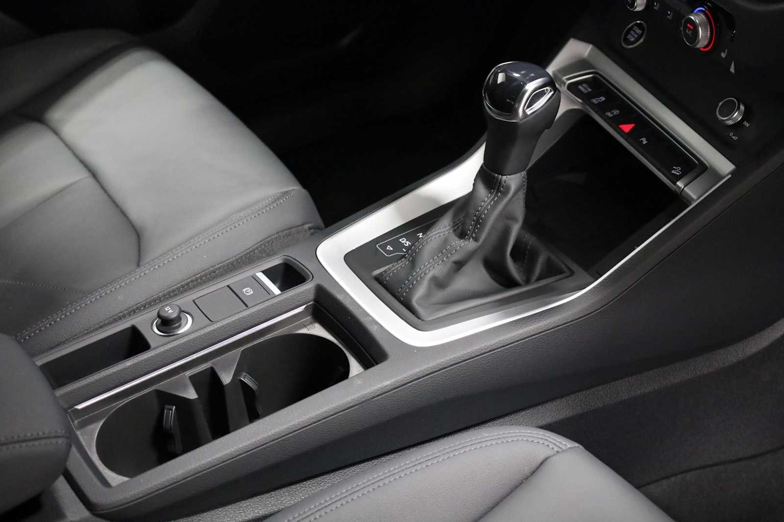 Thumbnail: 2025 Audi Q3 - 19