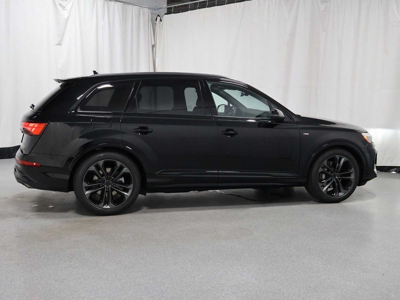 Thumbnail: 2026 Audi Q7 - 9
