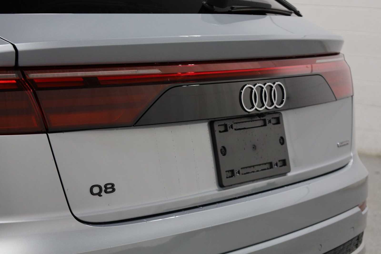 Thumbnail: 2025 Audi Q8 - 8
