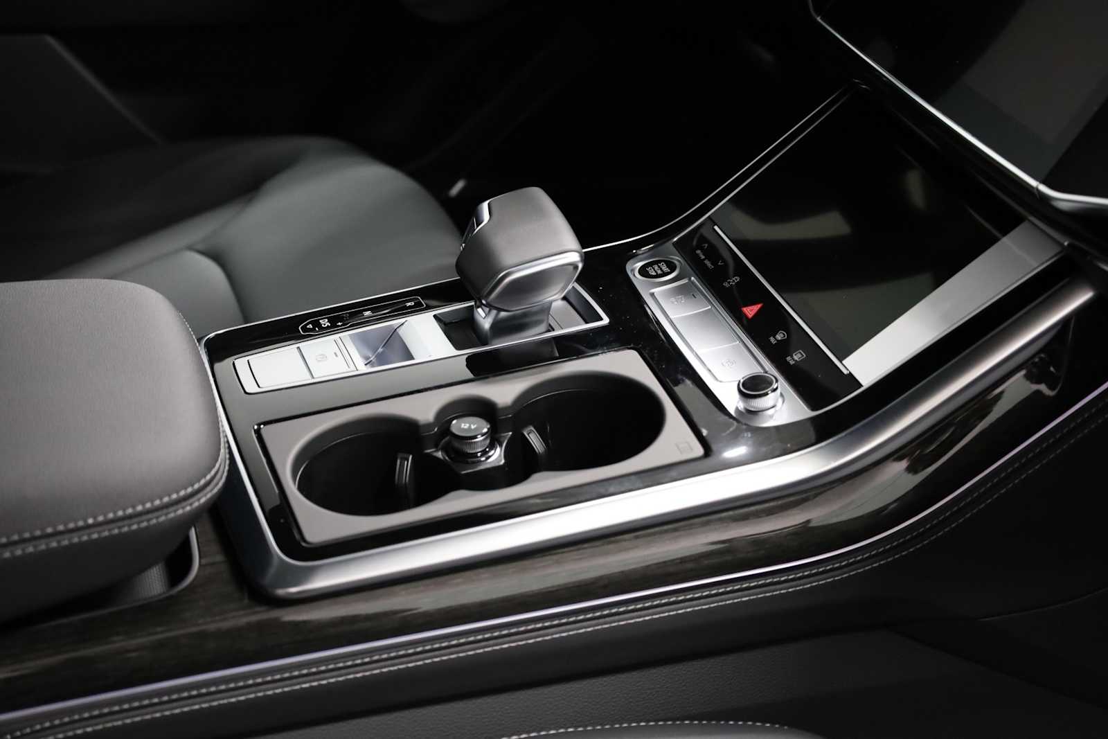 Thumbnail: 2026 Audi Q8 - 28