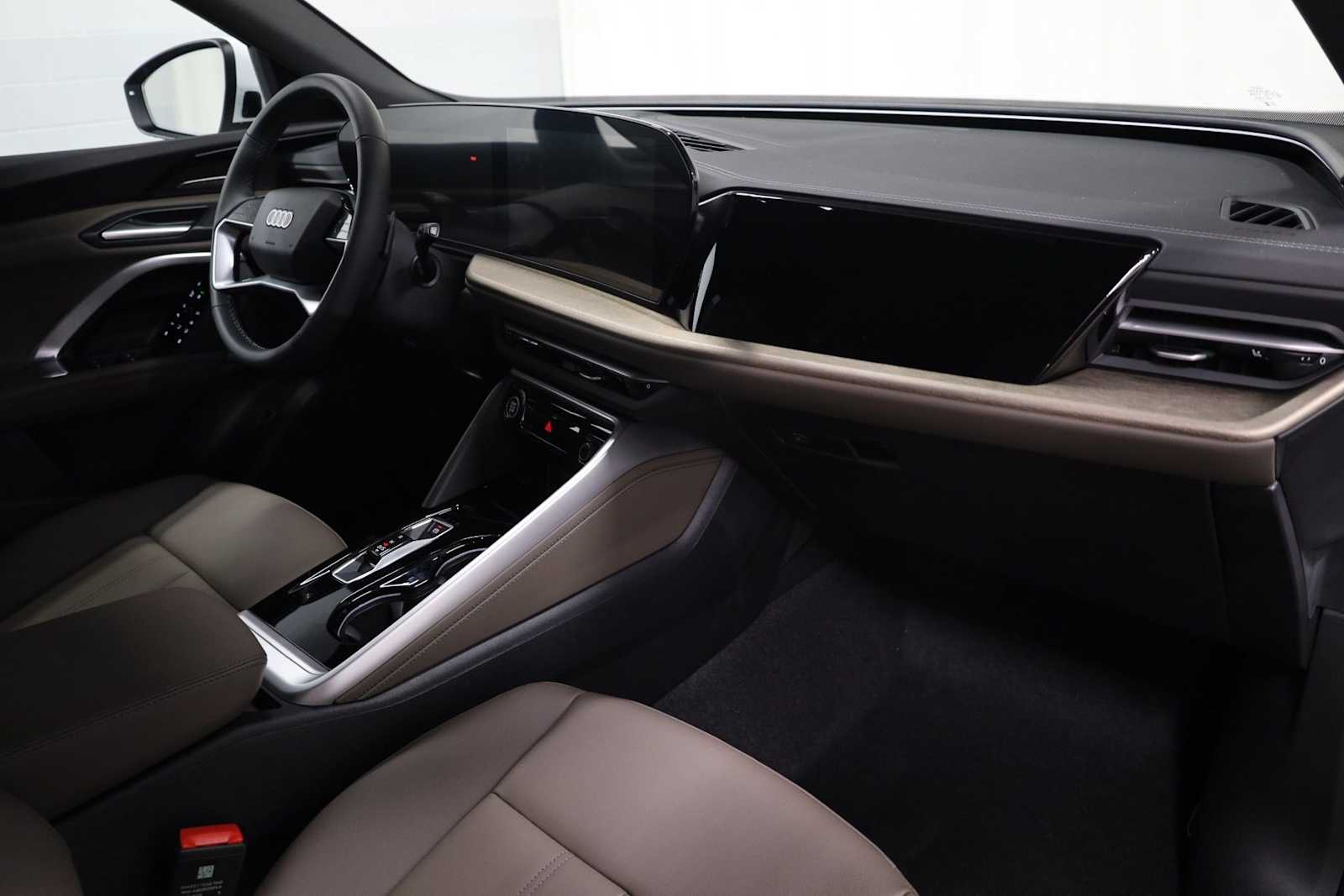 Thumbnail: 2025 Audi Q5 - 6