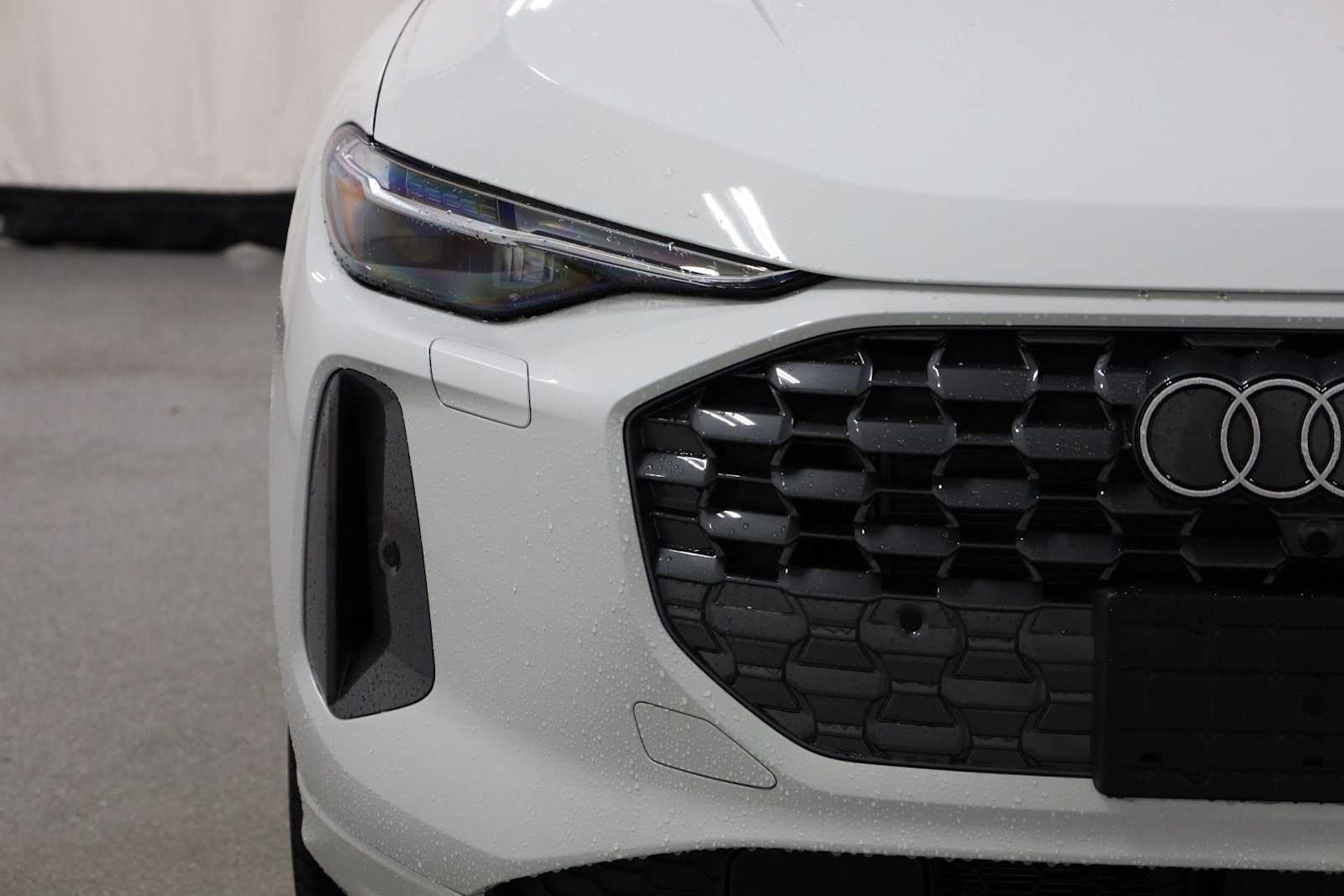 Thumbnail: 2025 Audi Q5 - 15