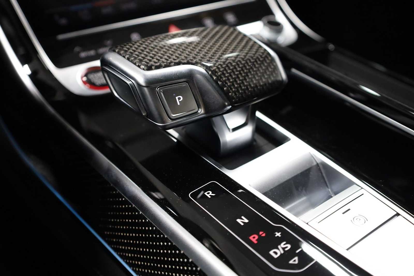 Thumbnail: 2025 Audi S8 - 28