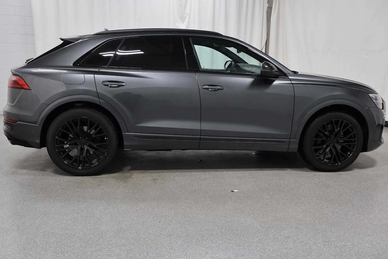 Thumbnail: 2026 Audi SQ8 - 10