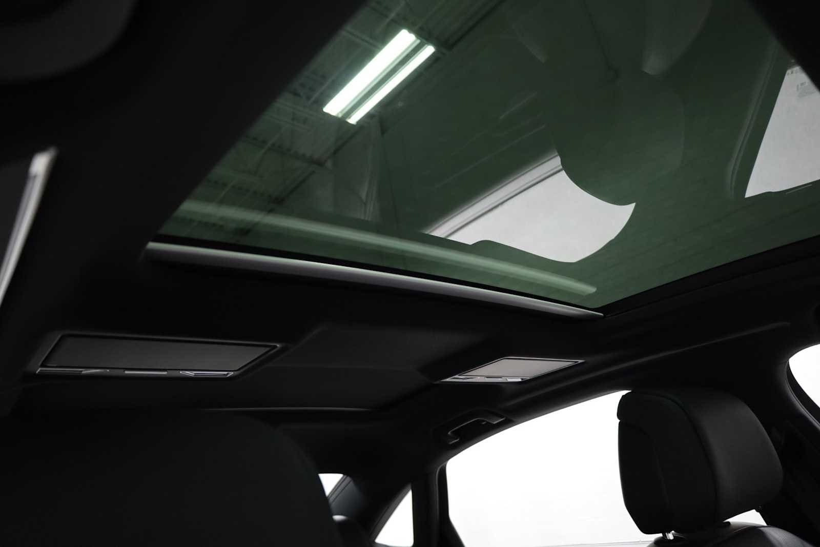 Thumbnail: 2025 Audi A8 - 20