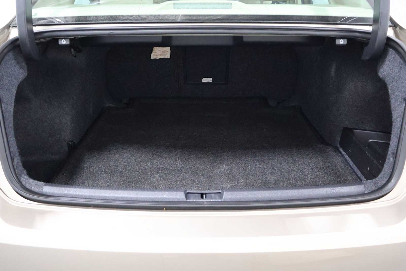 Thumbnail: 2015 Volkswagen Passat - 37