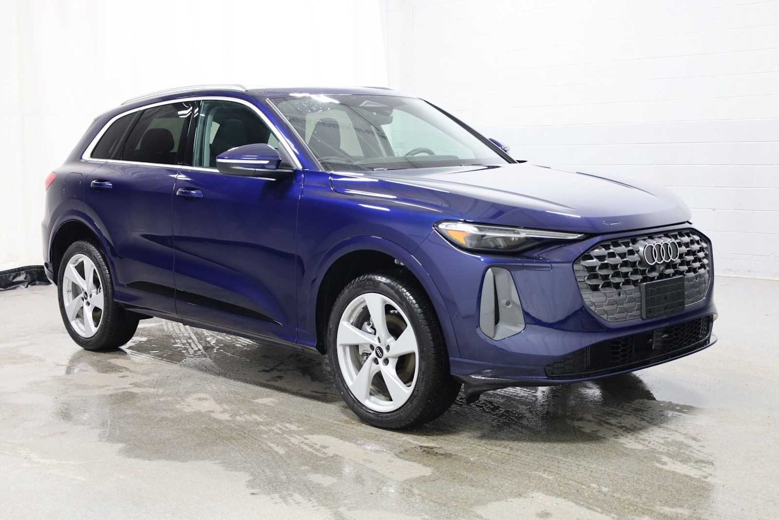 Thumbnail: 2025 Audi Q5 - 13