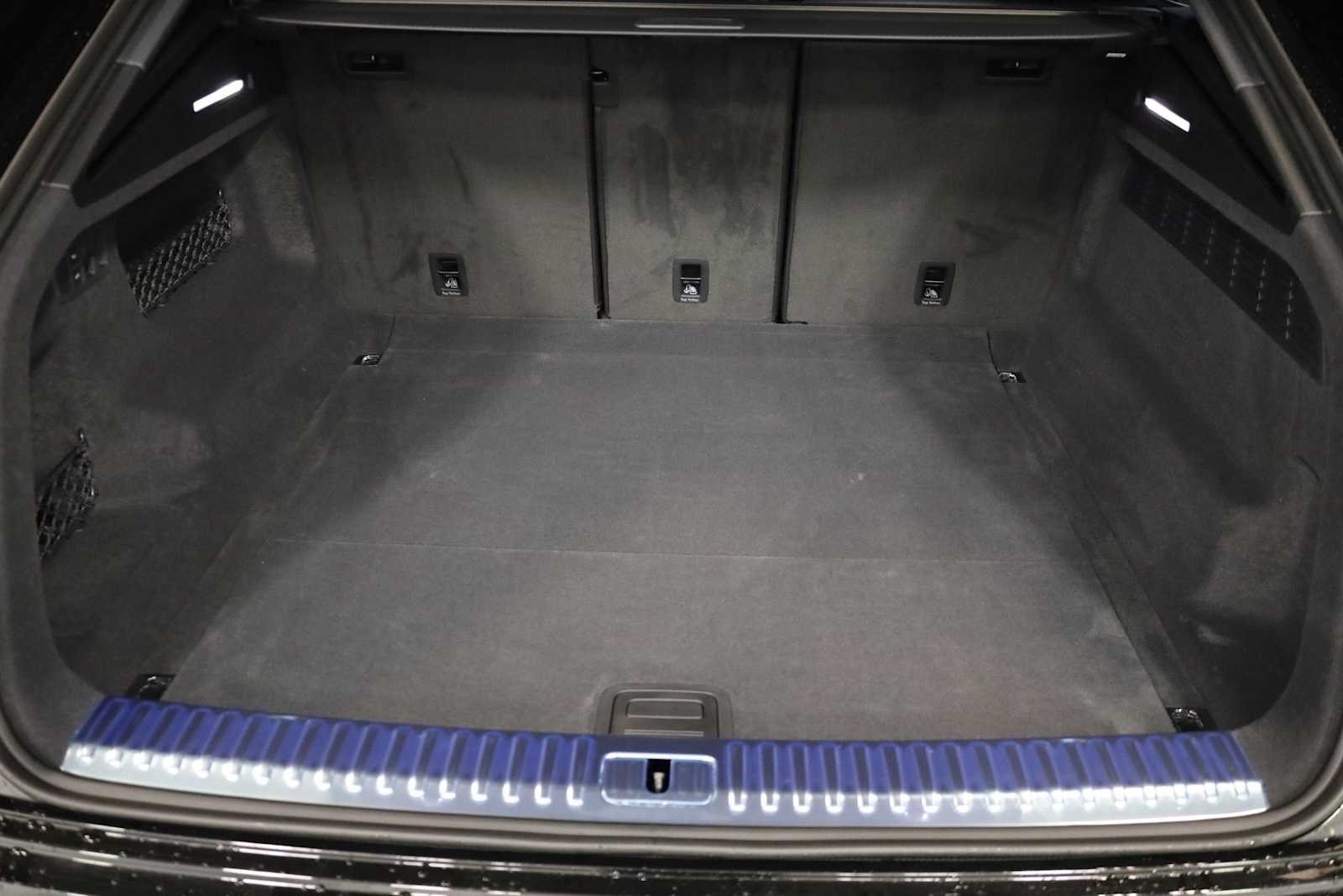 Thumbnail: 2026 Audi Q8 - 39