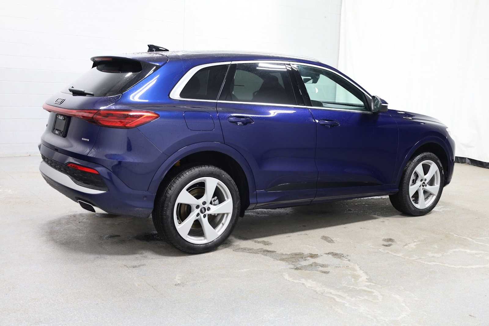 Thumbnail: 2025 Audi Q5 - 9