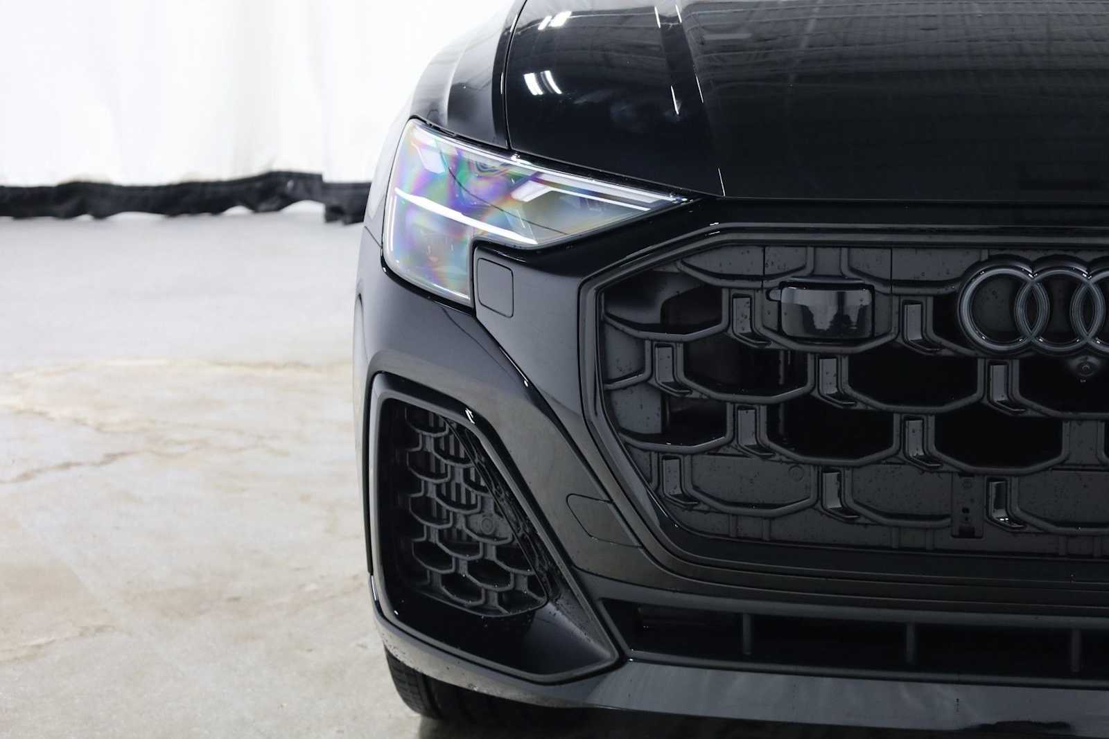 Thumbnail: 2026 Audi Q8 - 15